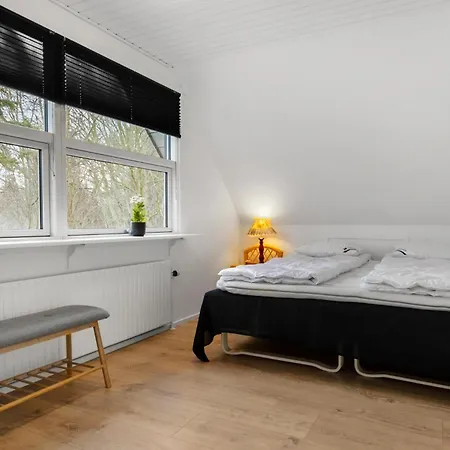3 Bedroom Cozy In Feriehus